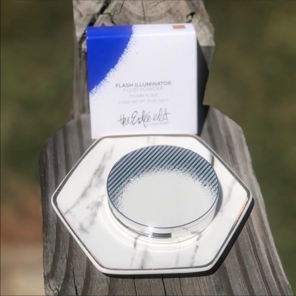 Estee Lauder Other - BNIB Estee Lauder Flash Illuminator Fluid Powder